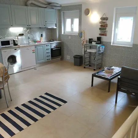 Alcantara, T2 Duplex Em Moradia Remodelada Casa de Férias *